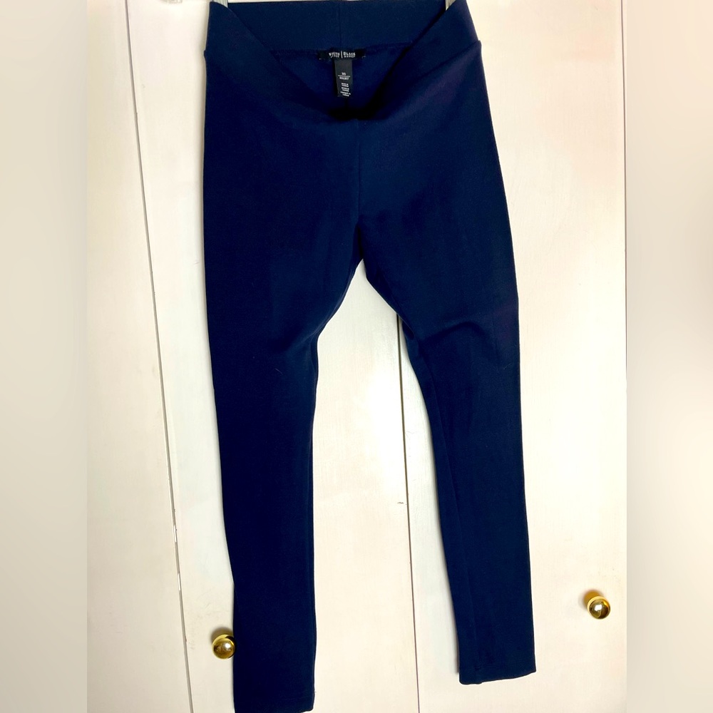 White House Black Market navy legging with banded waist & back seam in XS short